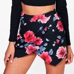BooHoo Sadia Black Floral Envelope Skort 4